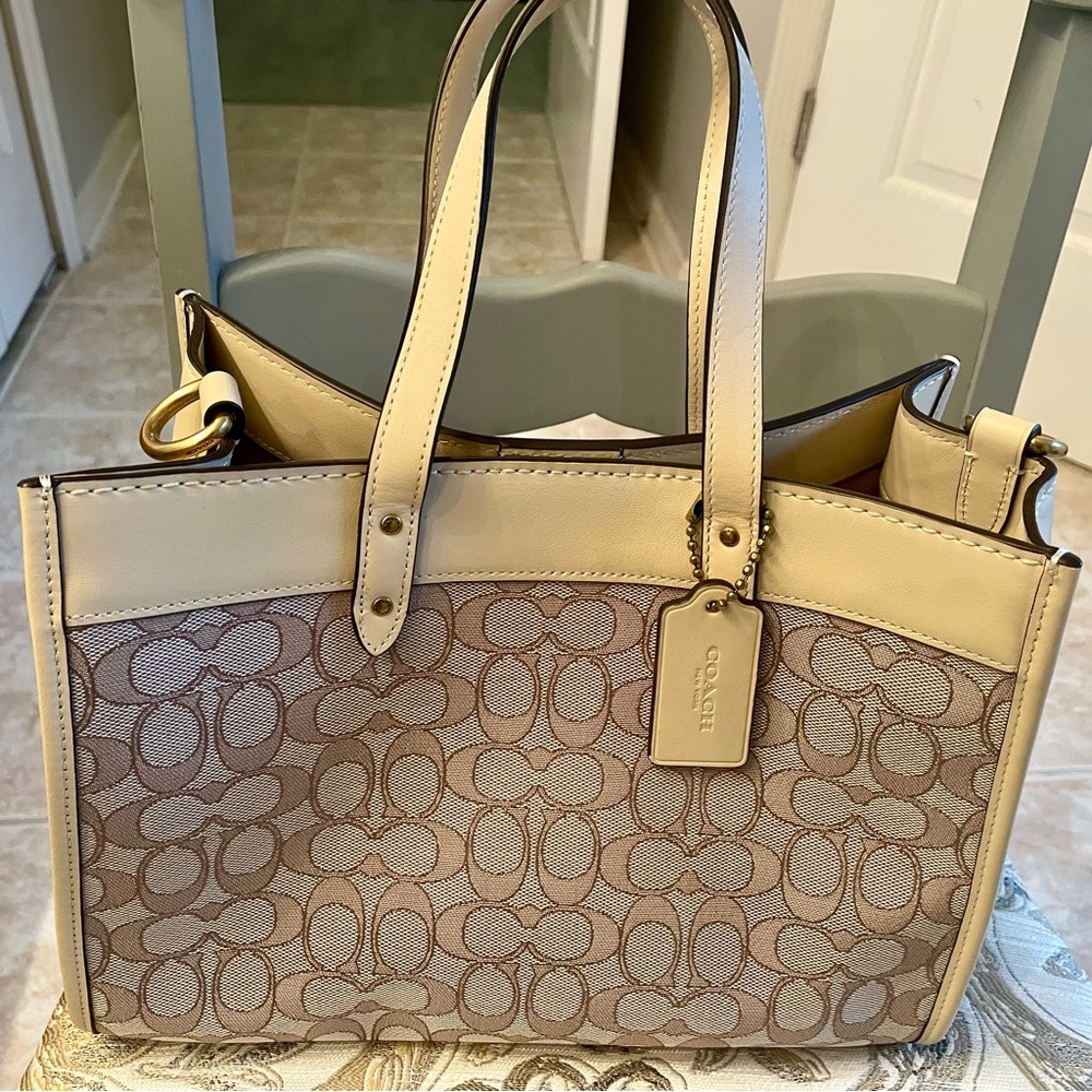 Coach Field Tote 30 in Signature Jacquard with removable strap